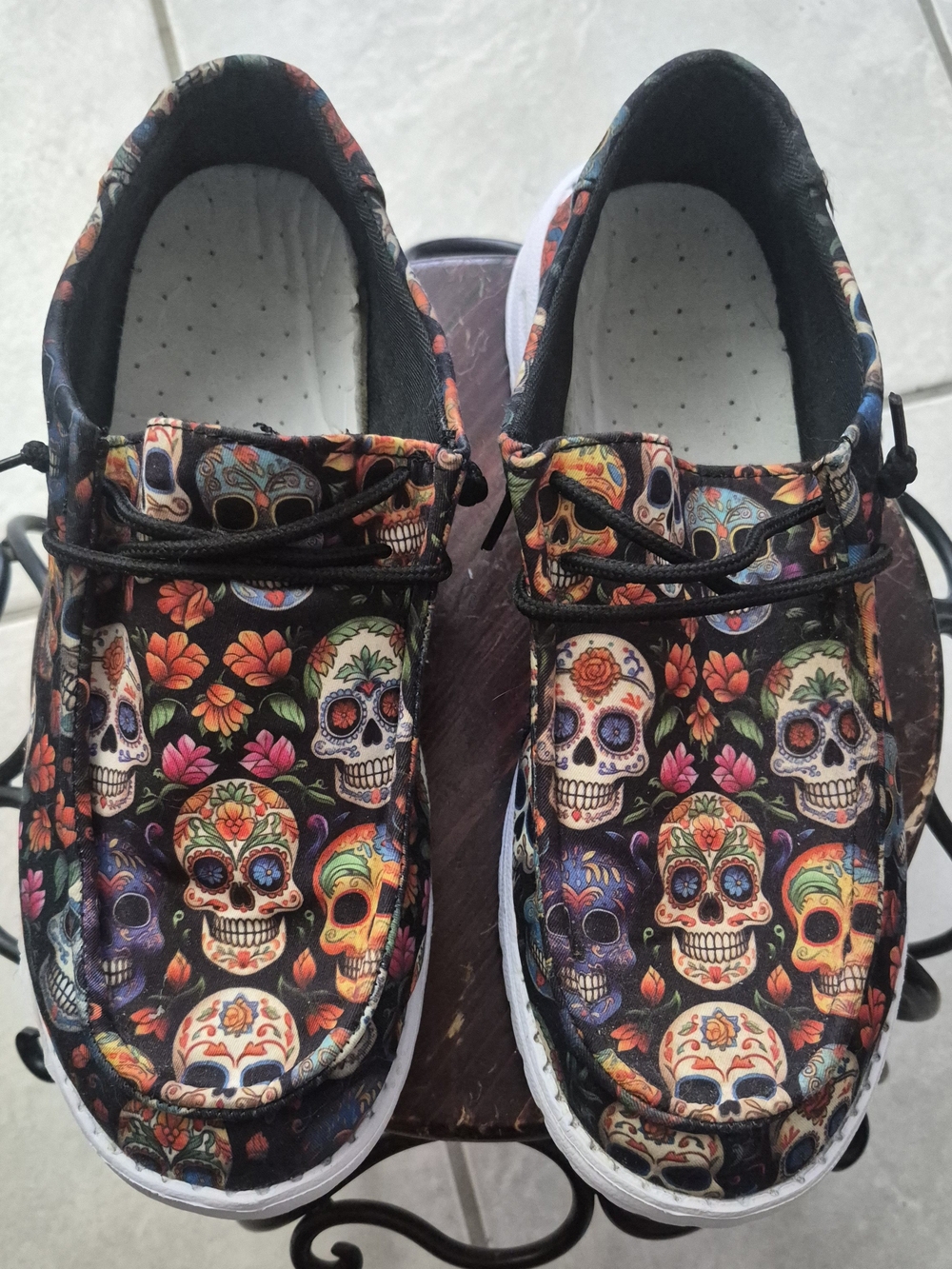 Size 10.5 woman's Skull festive style, breathable, non-slip loafers